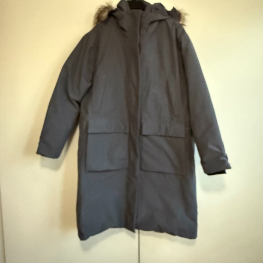Quince Responsible Down Hooded Long Parka (Women / XL / Carbon Grey) - Picture 2 of 12